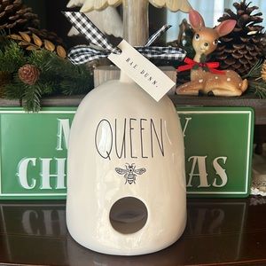 “Queen” Birdhouse